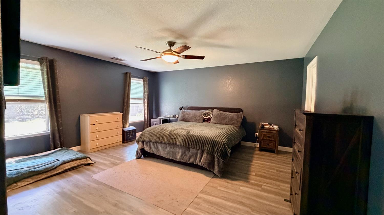 7557 Live Oak Dr, Sanger, CA 93657