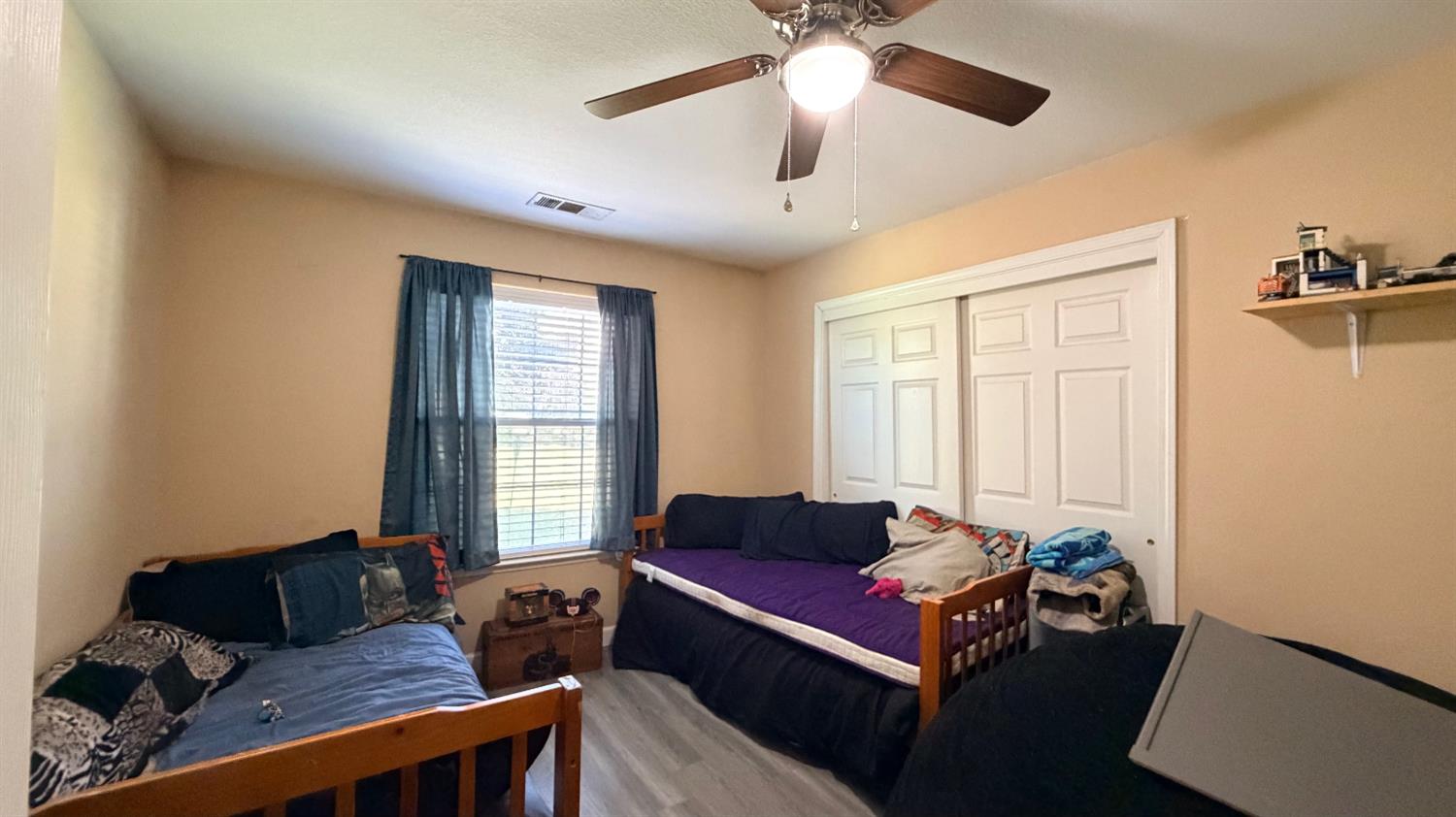 7557 Live Oak Dr, Sanger, CA 93657