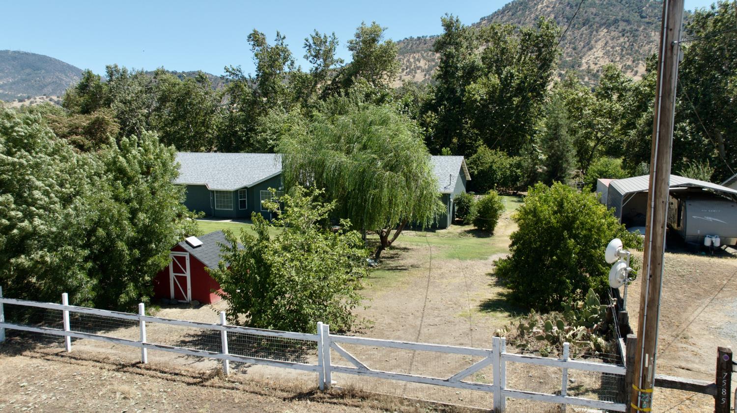 7557 Live Oak Dr, Sanger, CA 93657