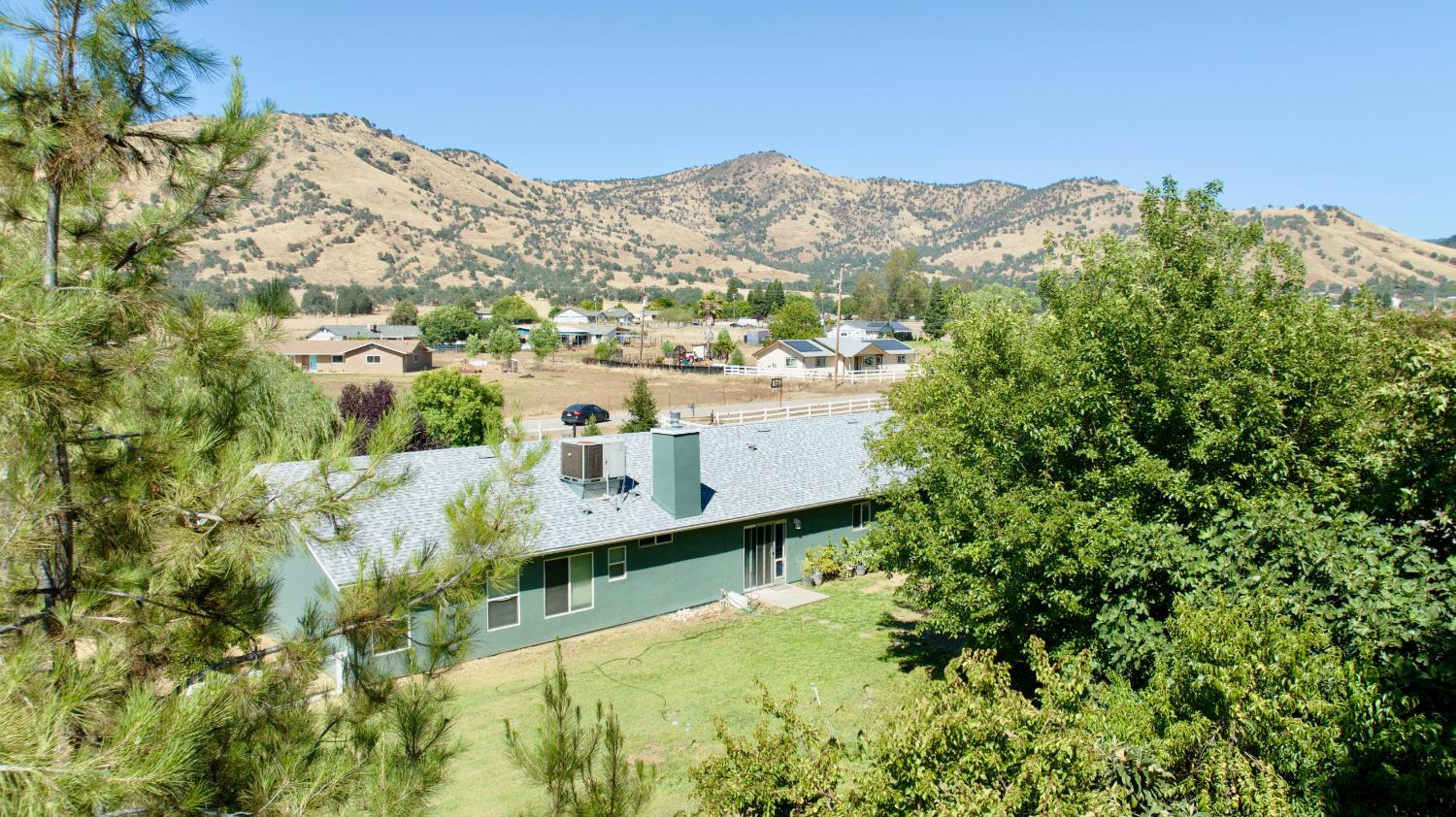 7557 Live Oak Dr, Sanger, CA 93657
