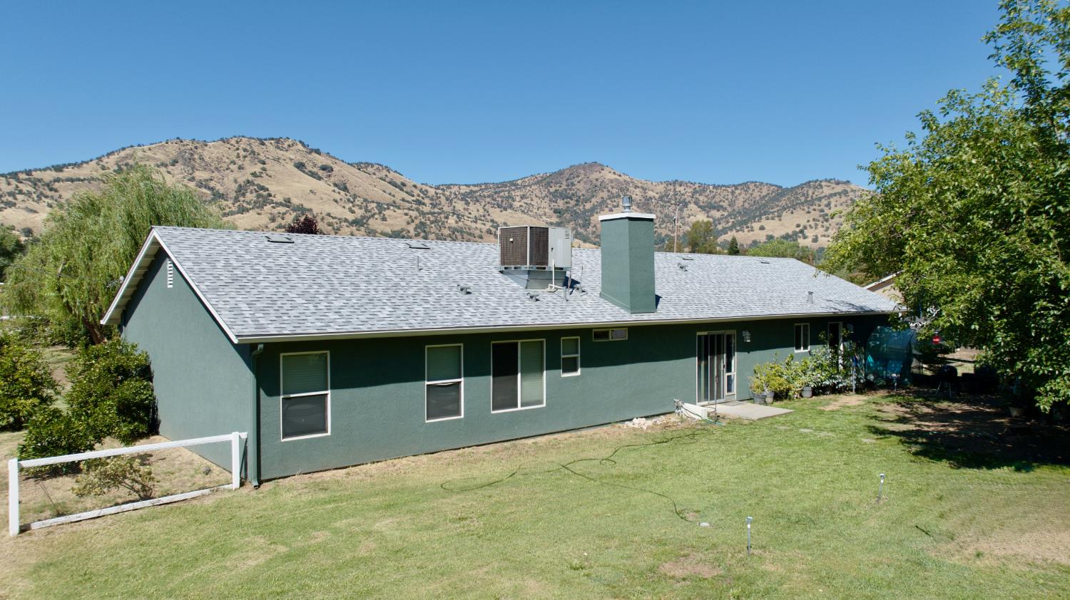 7557 Live Oak Dr, Sanger, CA 93657