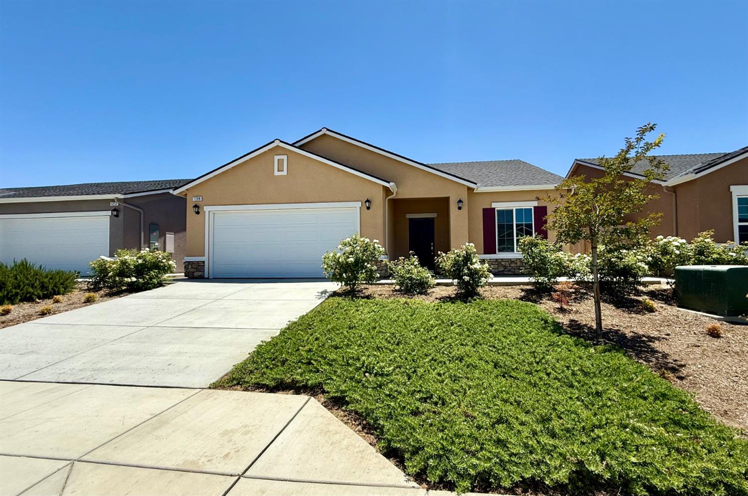 913 Grangeville Ave, Avenal, CA 93204