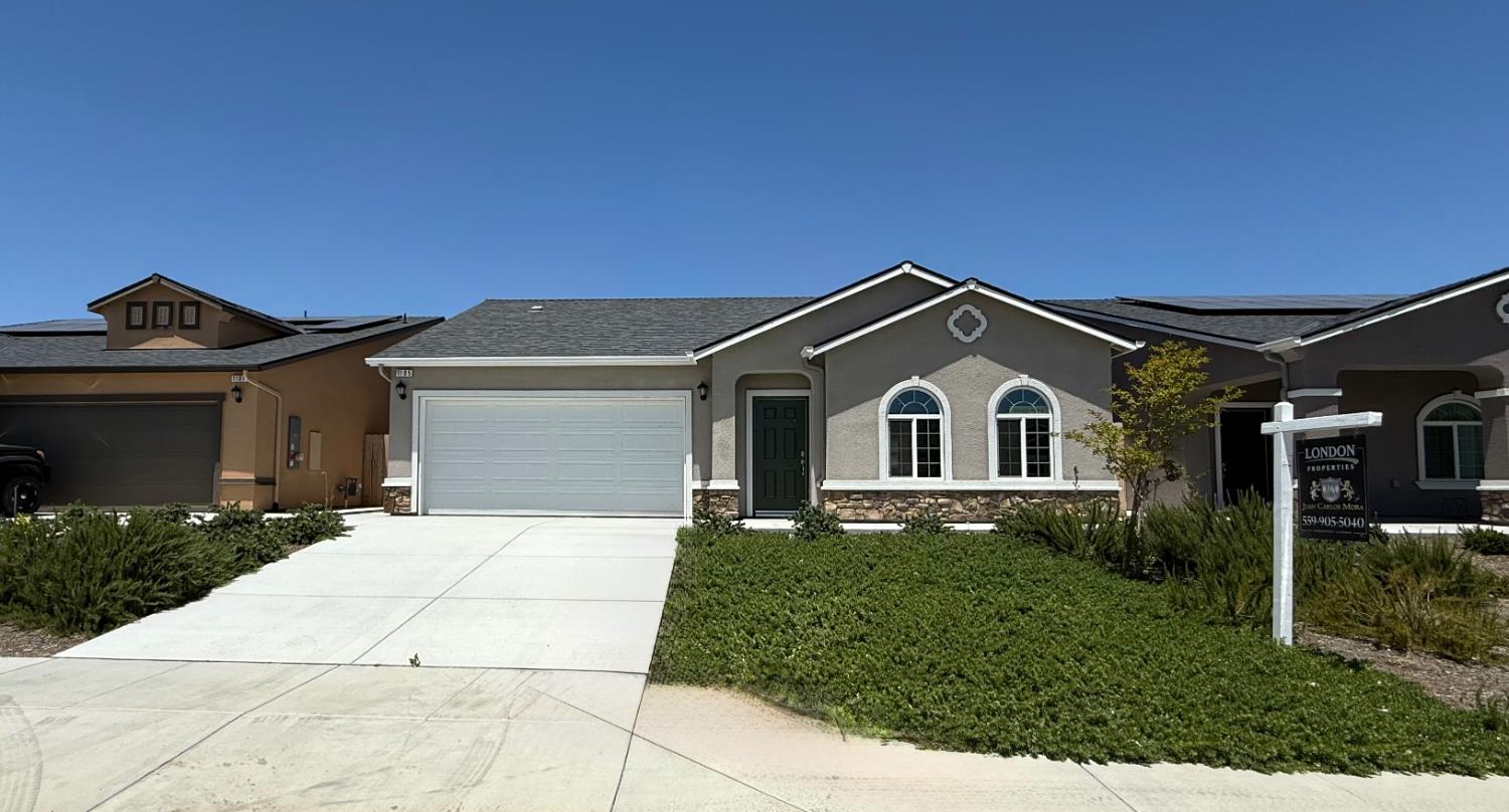 913 Grangeville Ave, Avenal, CA 93204