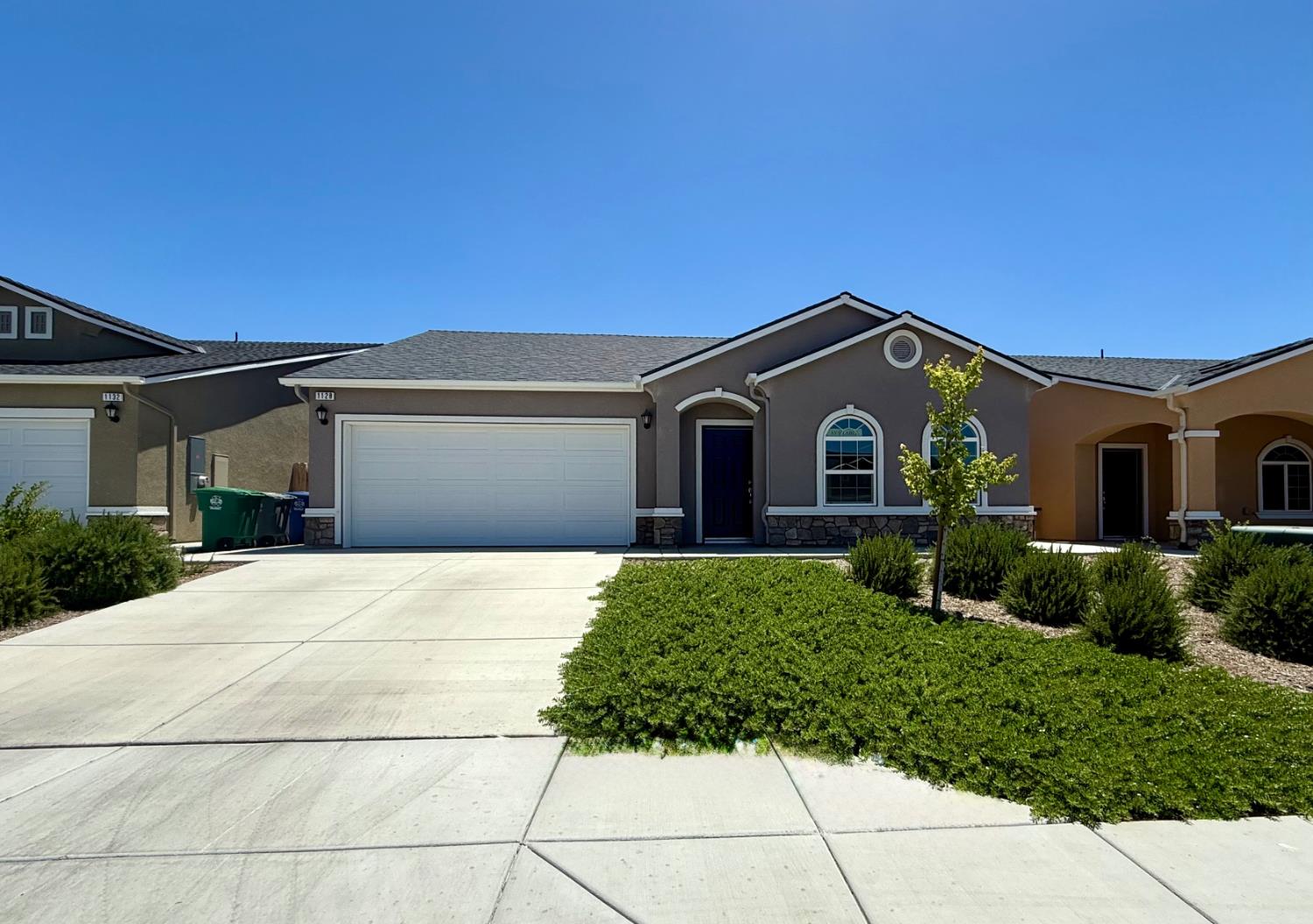 913 Grangeville Ave, Avenal, CA 93204
