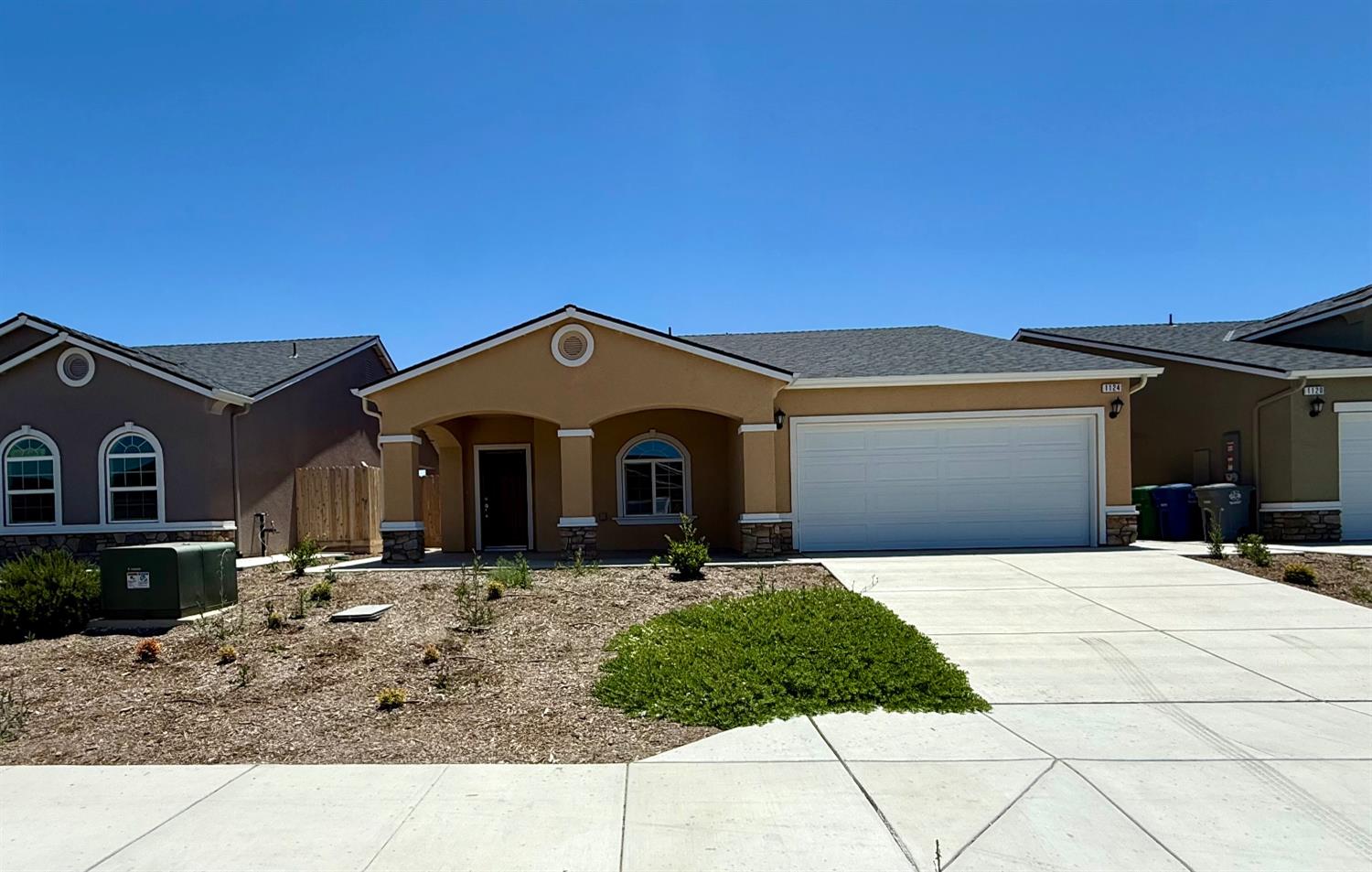 913 Grangeville Ave, Avenal, CA 93204