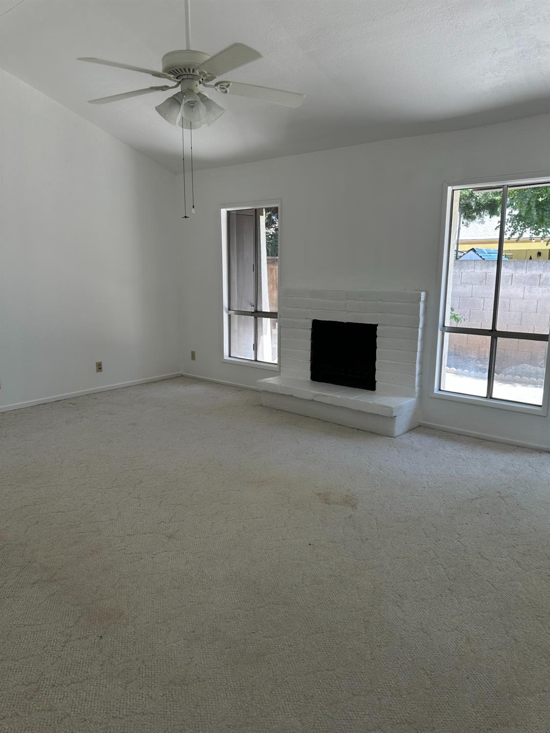 317 W Sierra Ave #117, Fresno, CA 93704