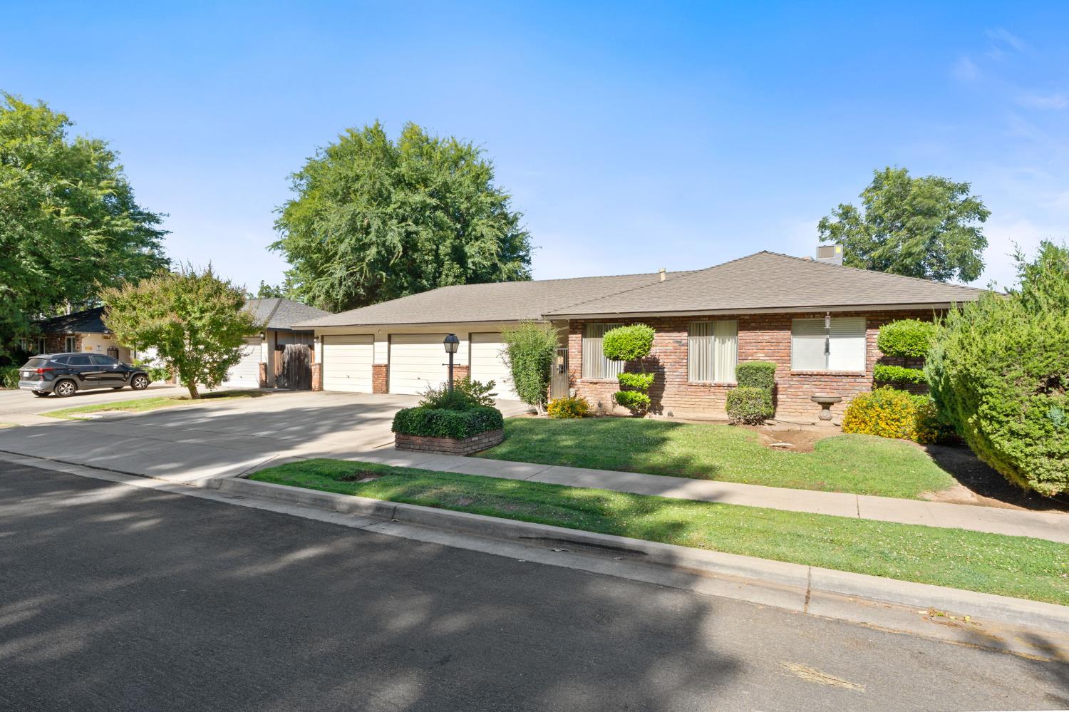 6451 N Wishon Ave, Fresno, CA 93704