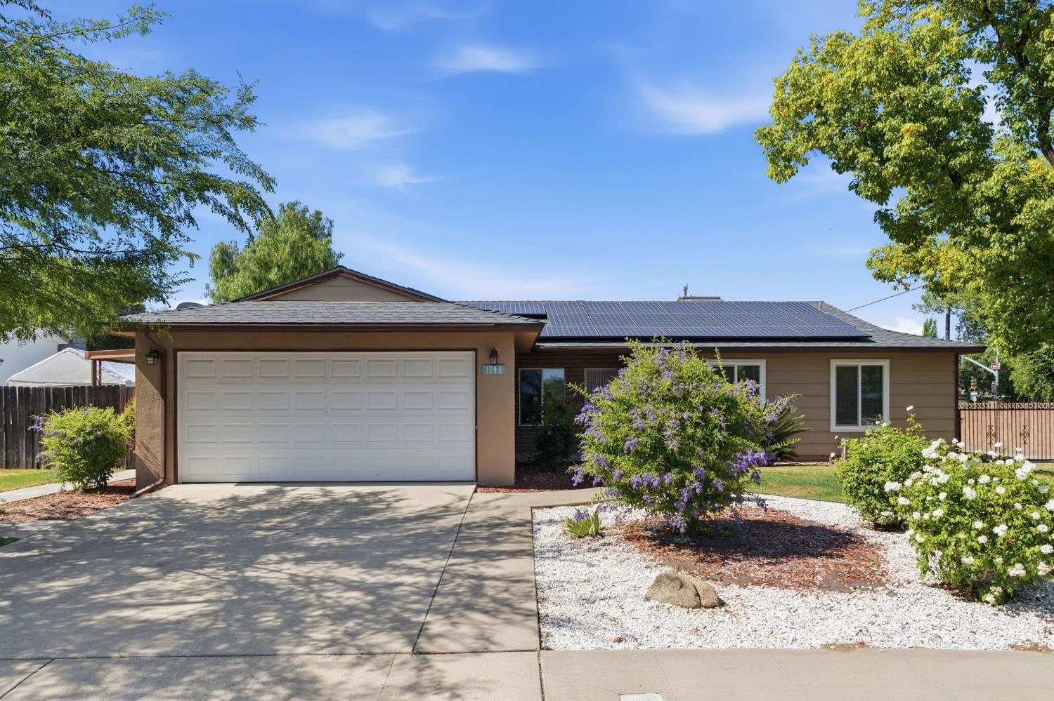1793 Norwich Ave, Clovis, CA 93611