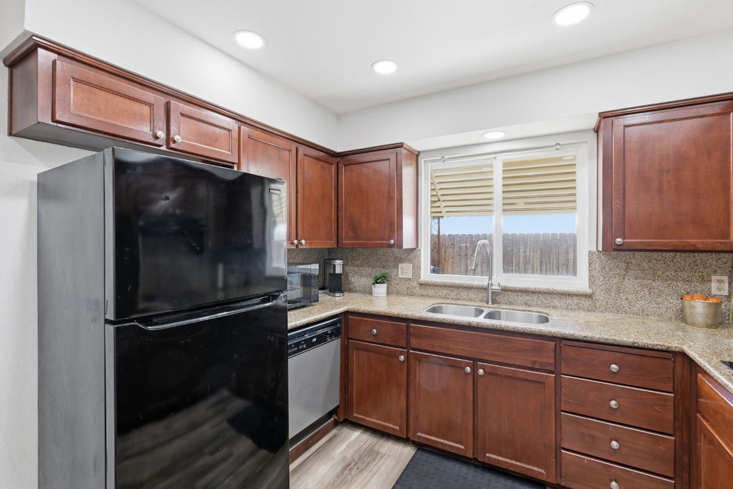 1793 Norwich Ave, Clovis, CA 93611