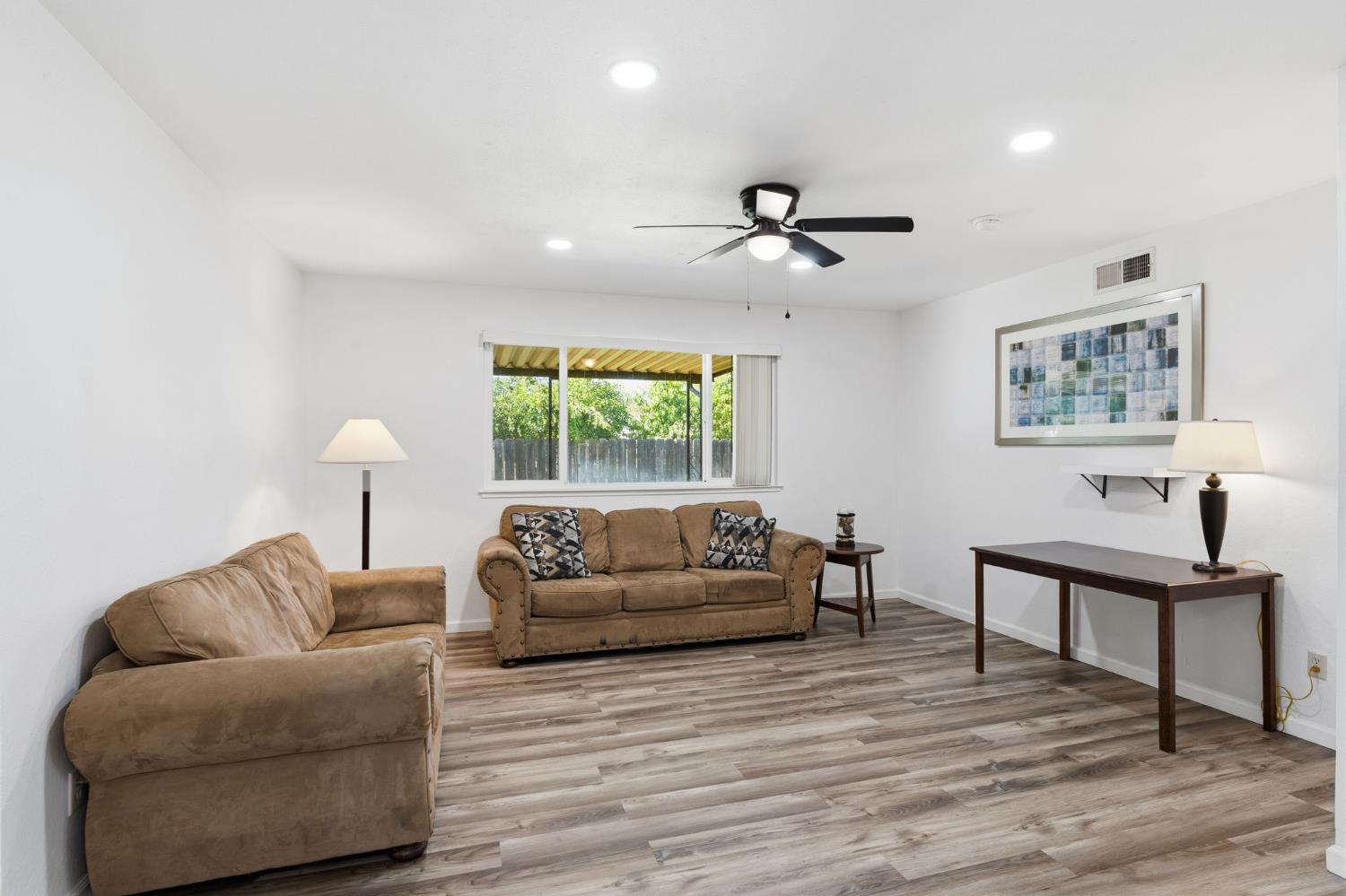 1793 Norwich Ave, Clovis, CA 93611