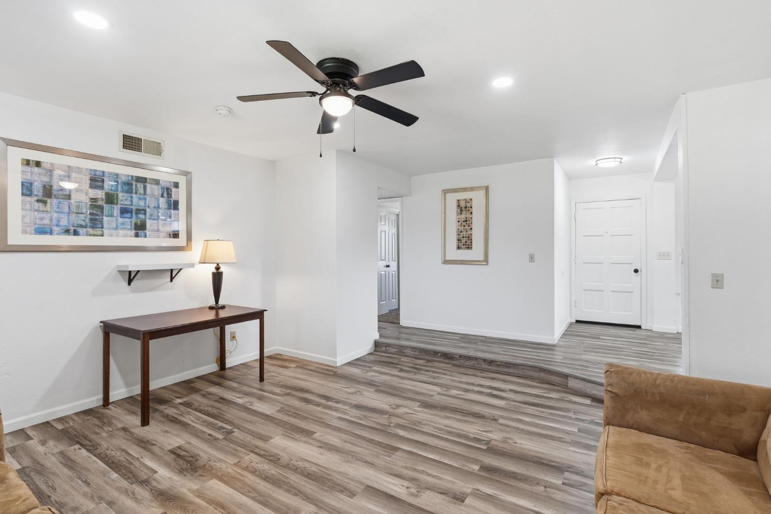 1793 Norwich Ave, Clovis, CA 93611