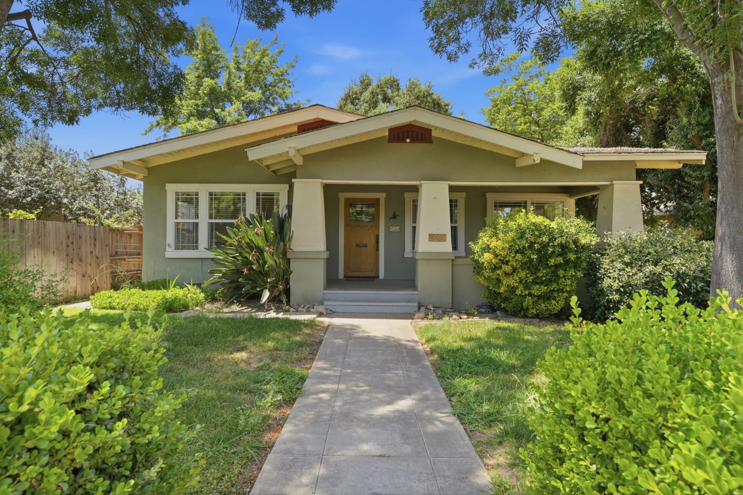 220 S D St, Exeter, CA 93221