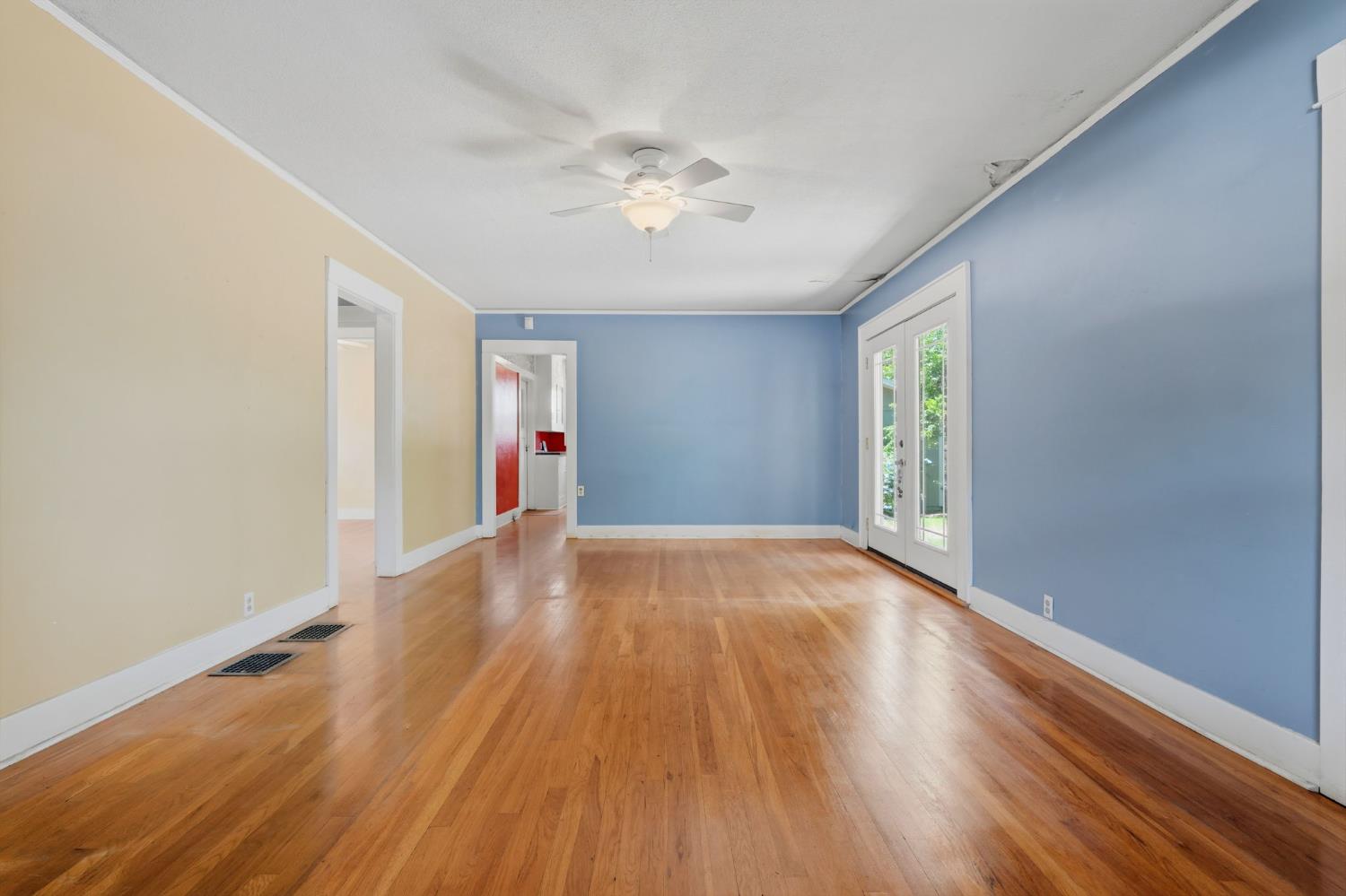 220 S D St, Exeter, CA 93221