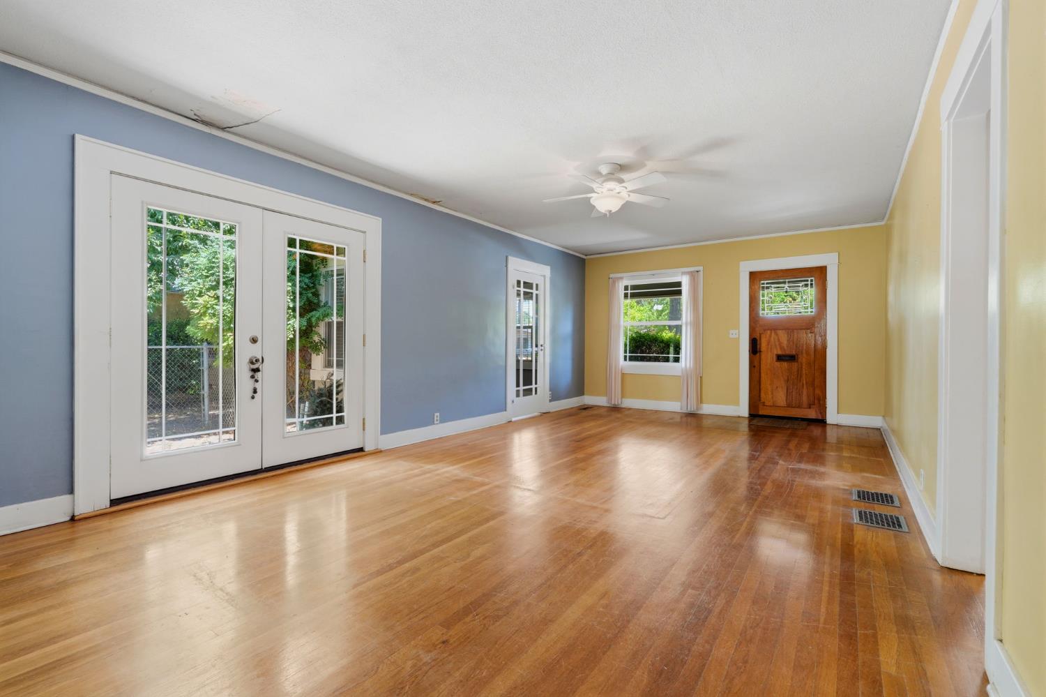 220 S D St, Exeter, CA 93221