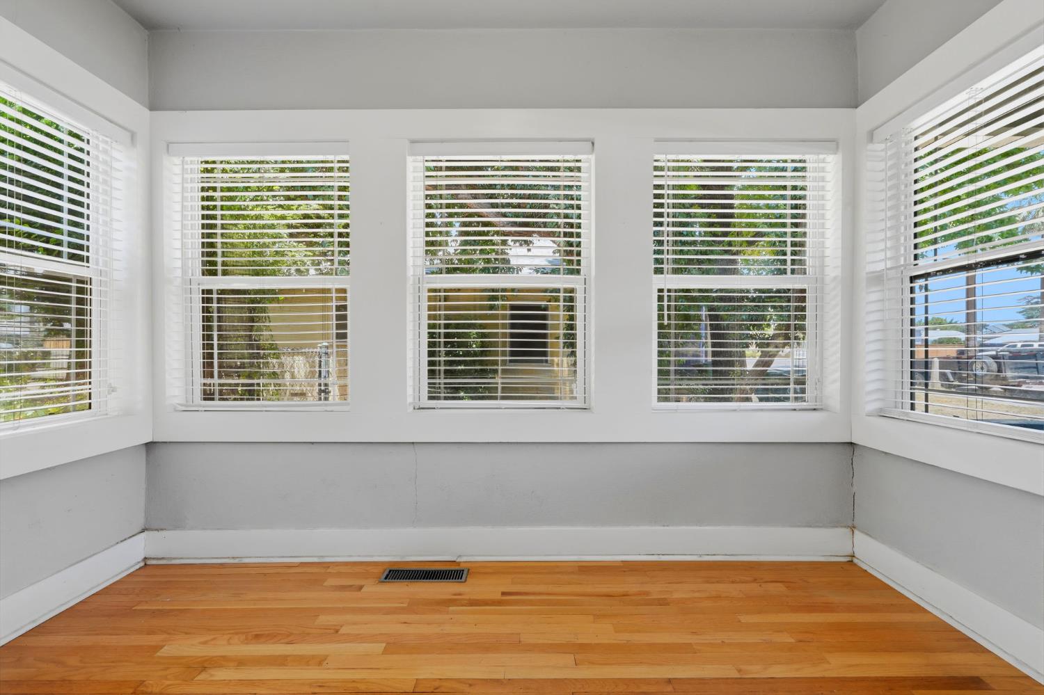 220 S D St, Exeter, CA 93221