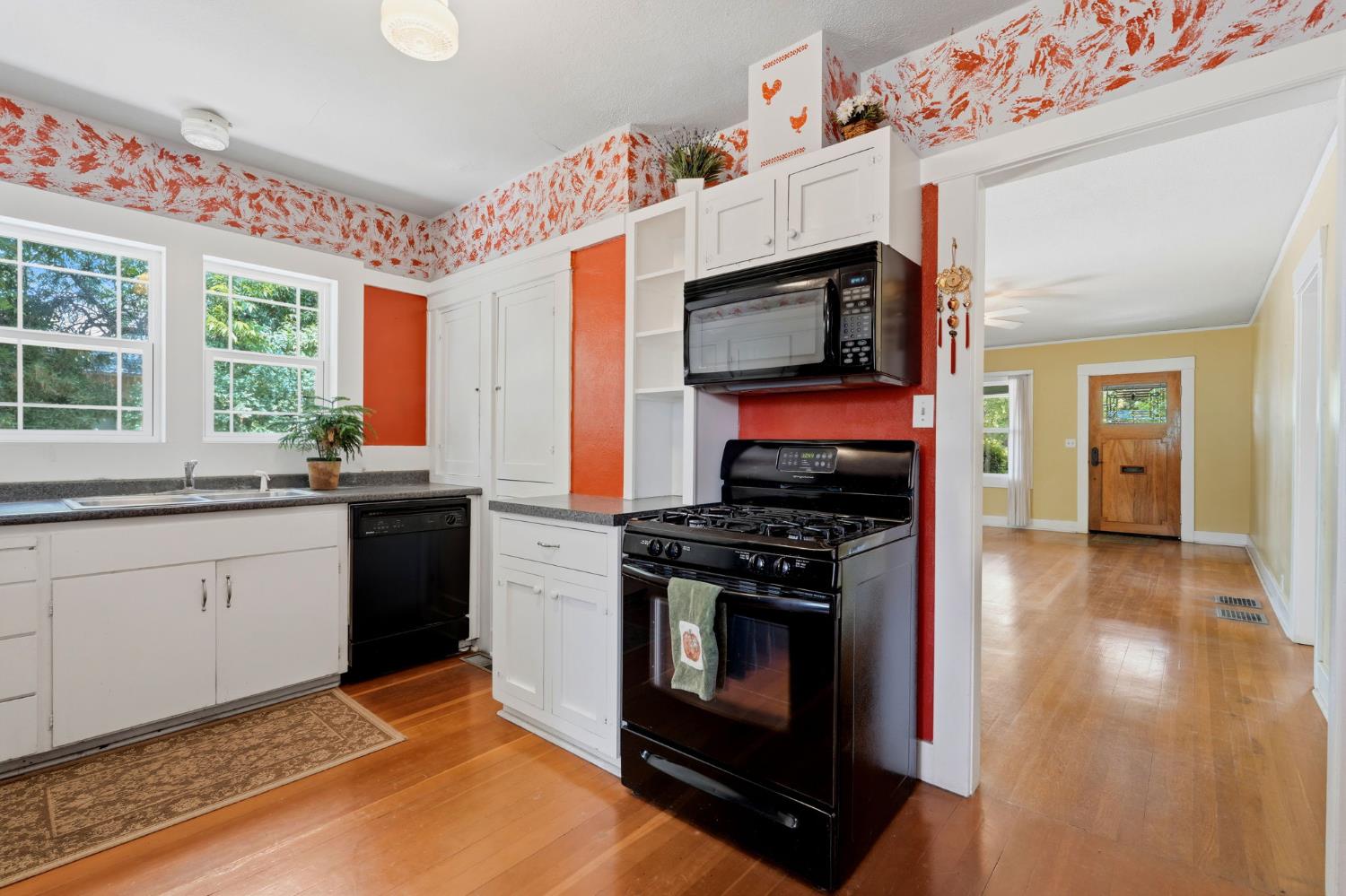 220 S D St, Exeter, CA 93221