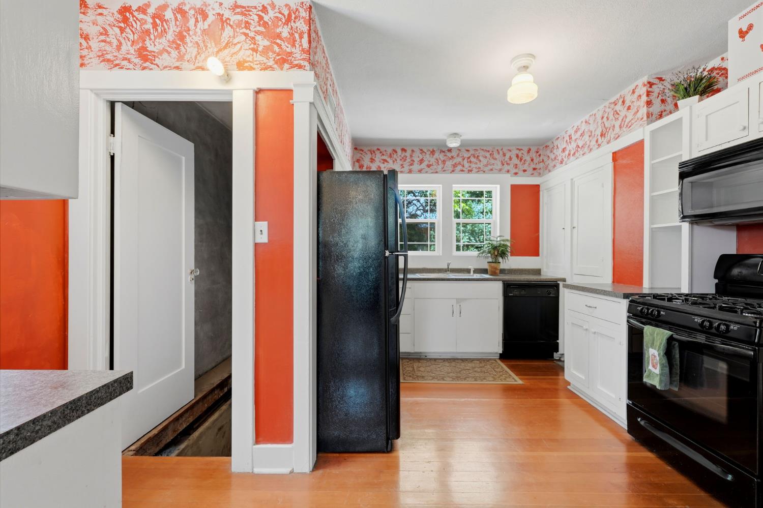 220 S D St, Exeter, CA 93221