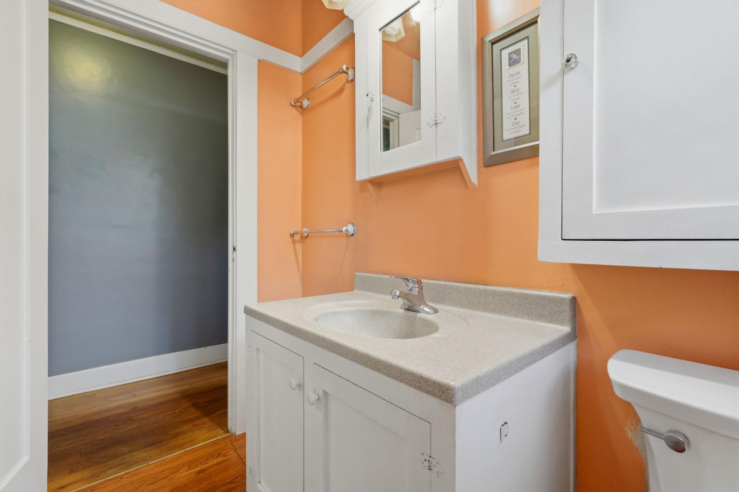 220 S D St, Exeter, CA 93221