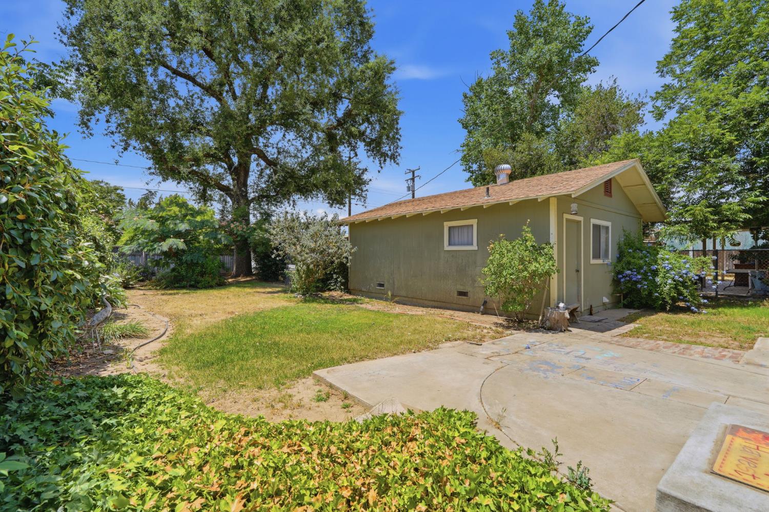 220 S D St, Exeter, CA 93221