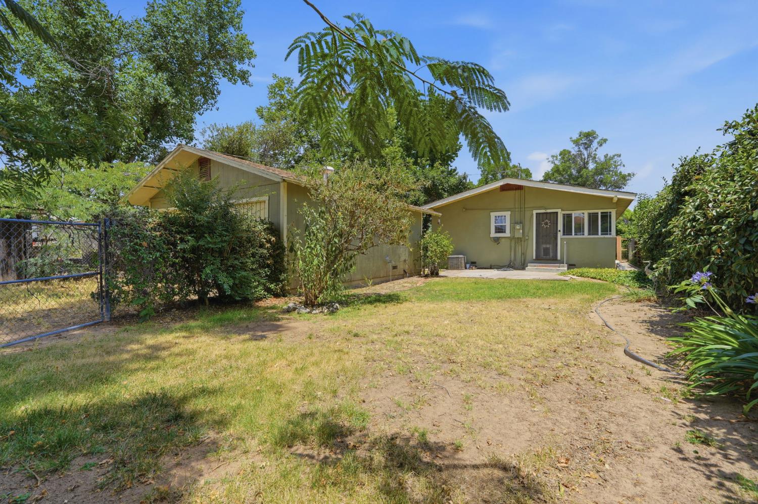 220 S D St, Exeter, CA 93221