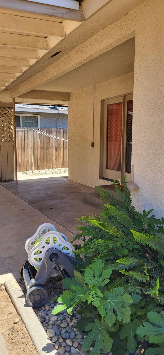 2638 E Warner, Fresno, CA 93710
