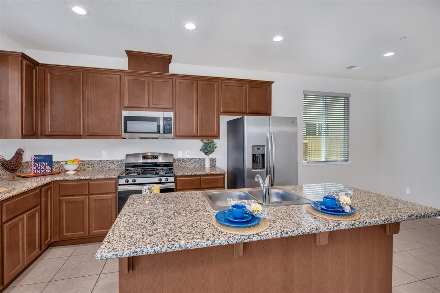 1476 Dynes S, Merced, CA 95348