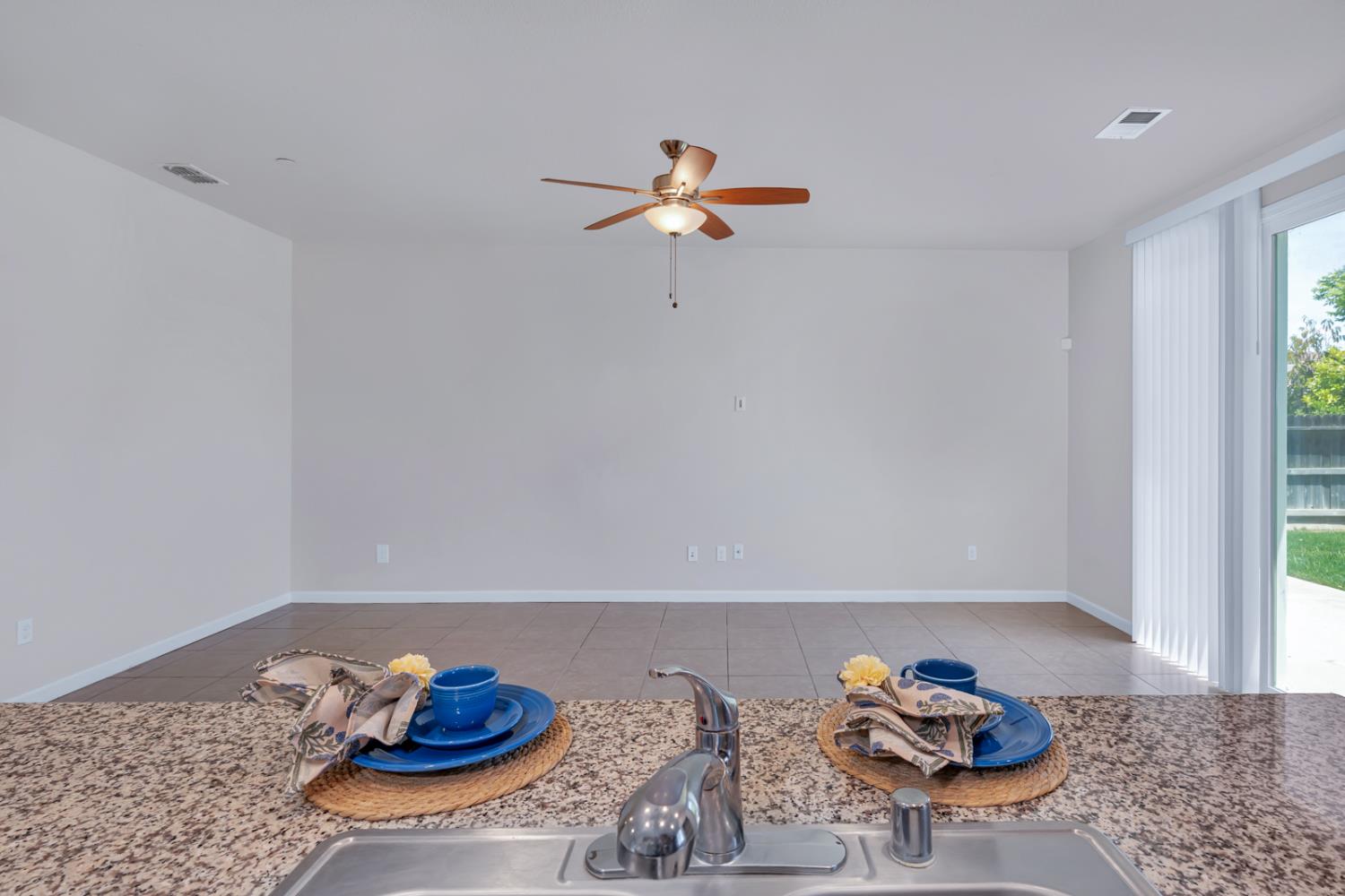 1476 Dynes S, Merced, CA 95348