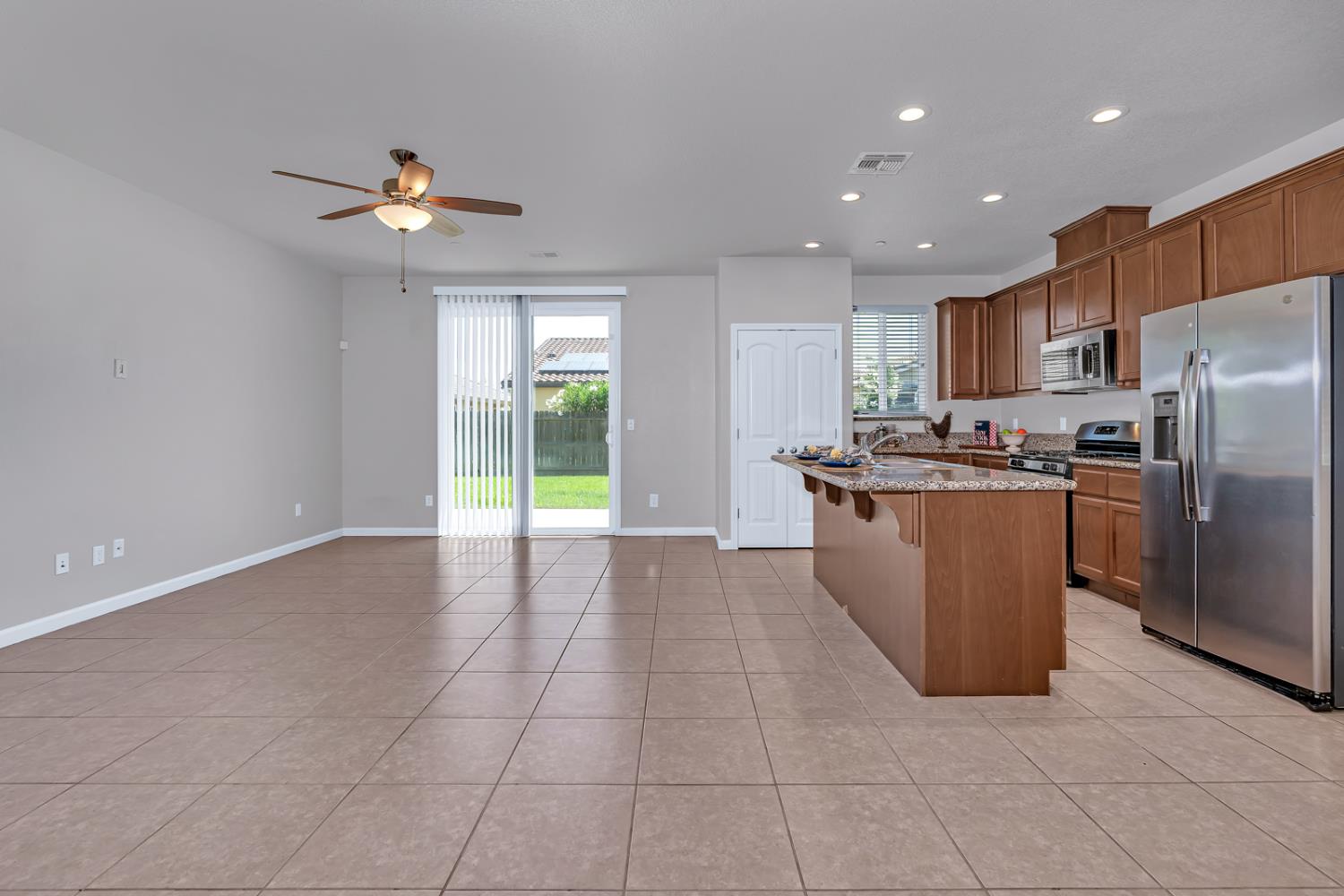 1476 Dynes S, Merced, CA 95348