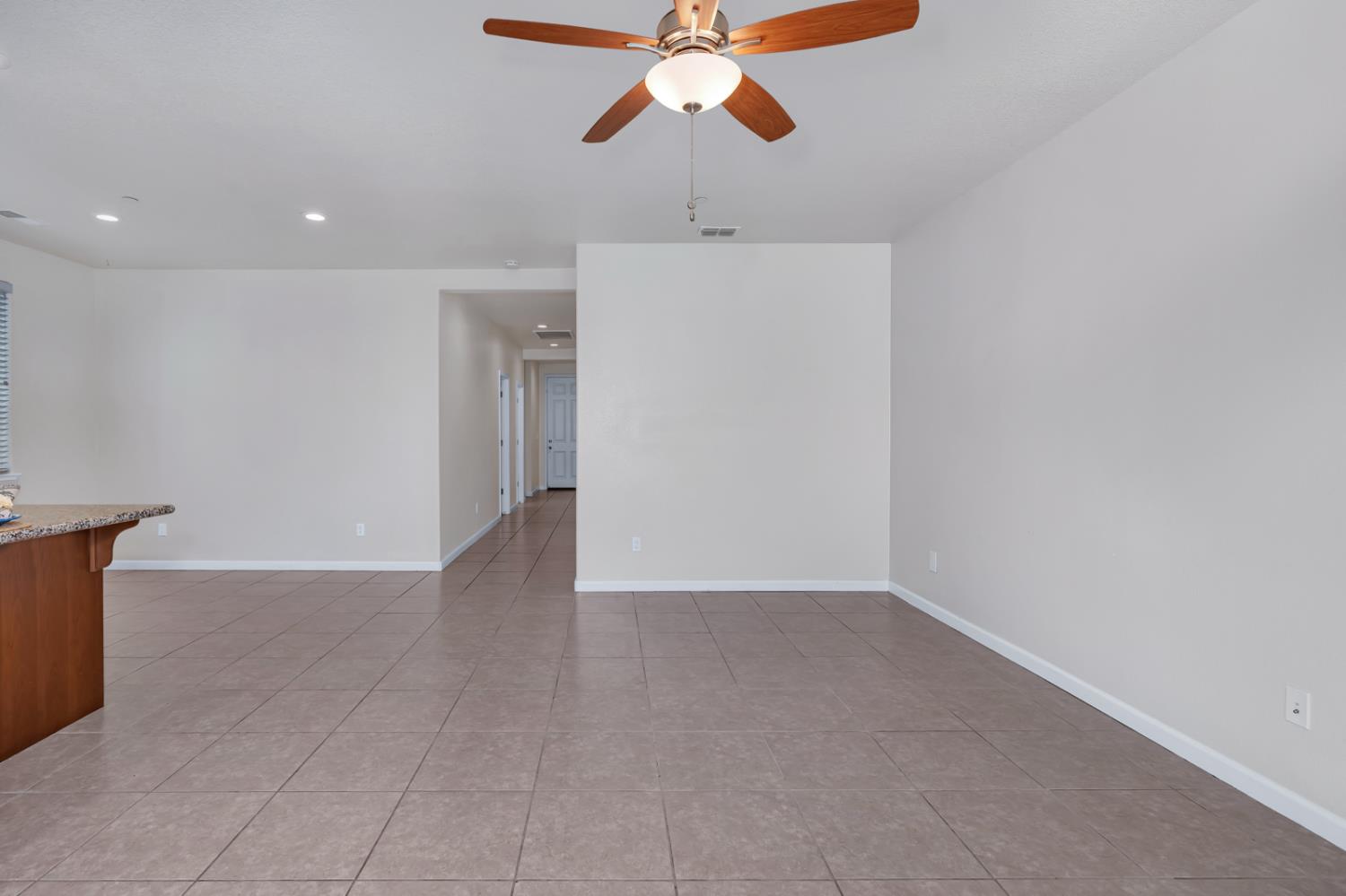 1476 Dynes S, Merced, CA 95348