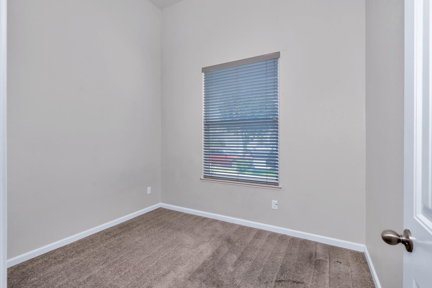 1476 Dynes S, Merced, CA 95348