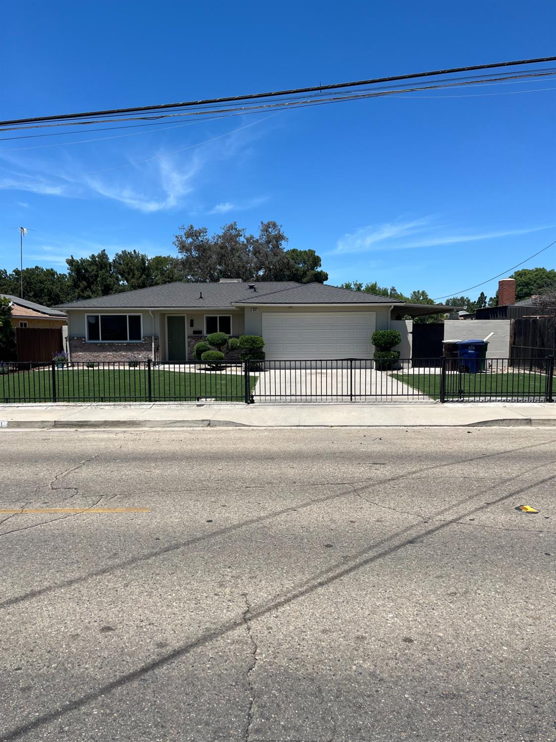 641 Kern St, Kingsburg, CA 93631