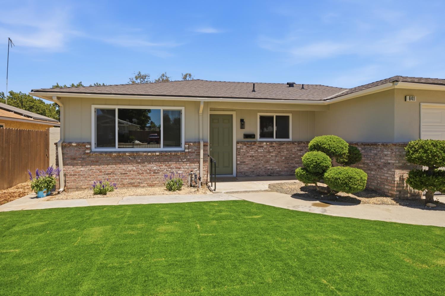 641 Kern St, Kingsburg, CA 93631