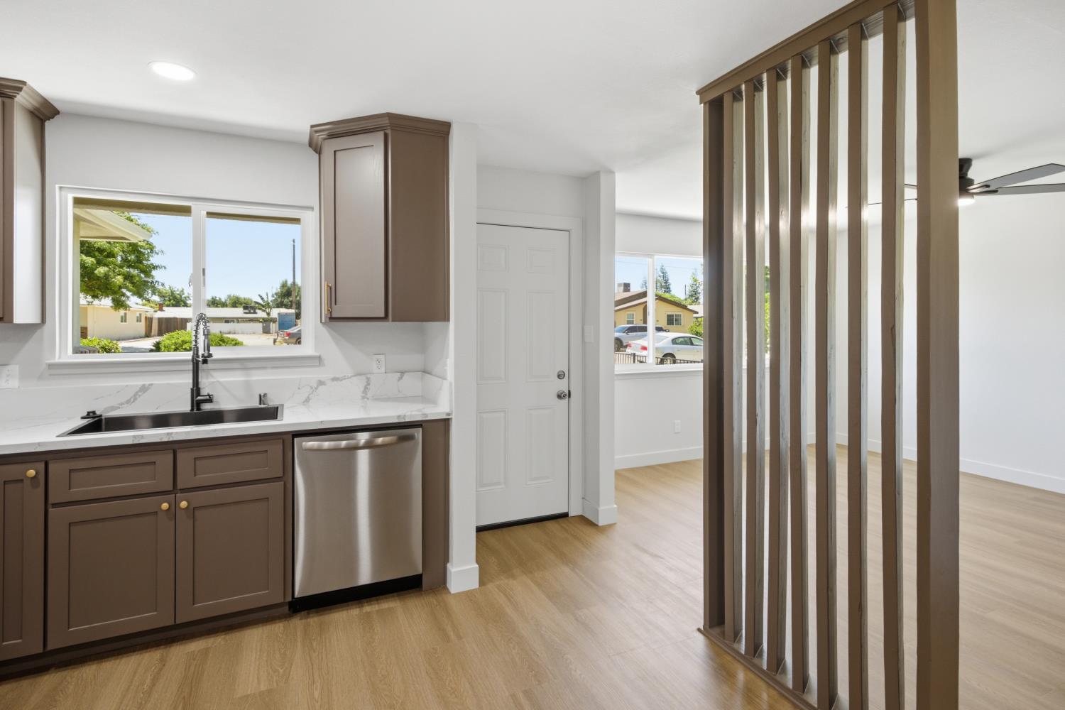 641 Kern St, Kingsburg, CA 93631