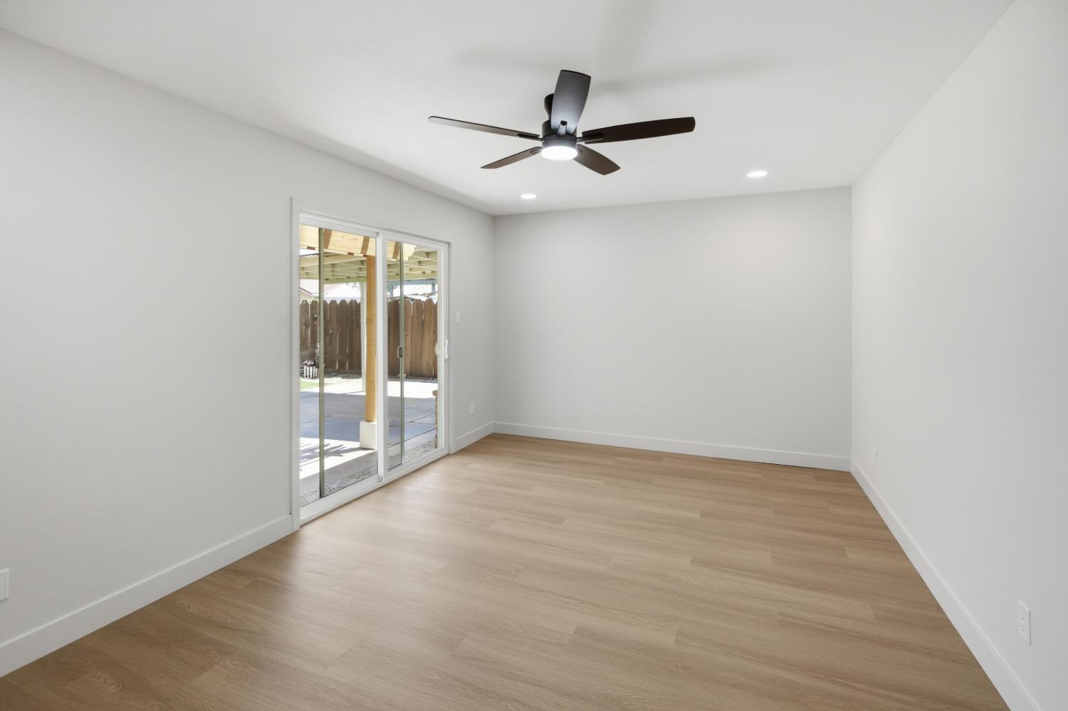 641 Kern St, Kingsburg, CA 93631