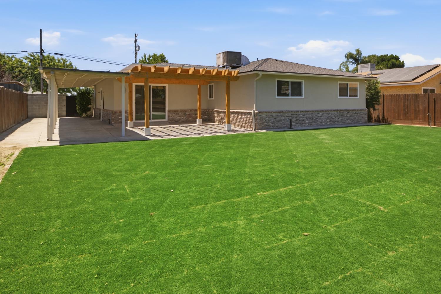 641 Kern St, Kingsburg, CA 93631