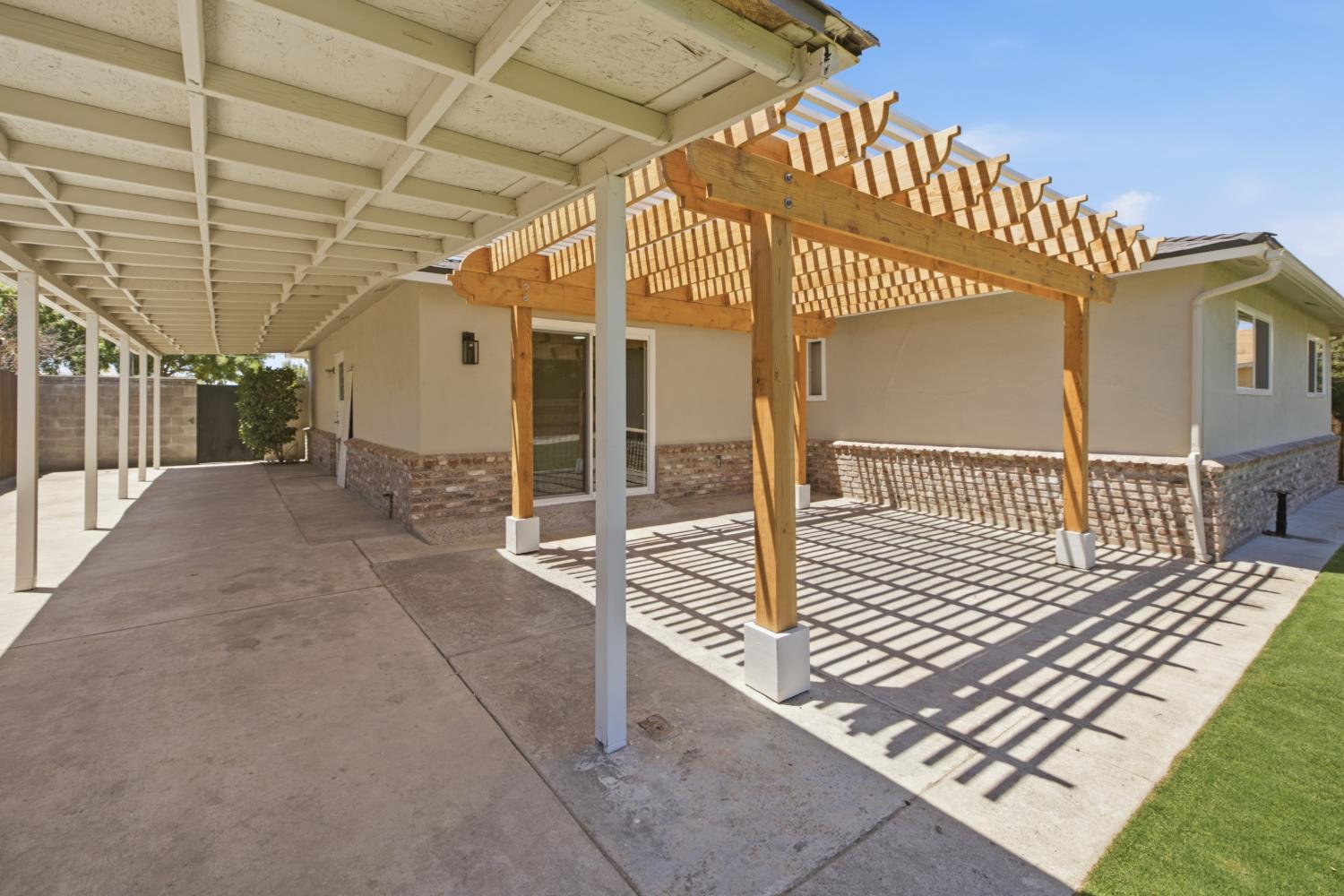 641 Kern St, Kingsburg, CA 93631