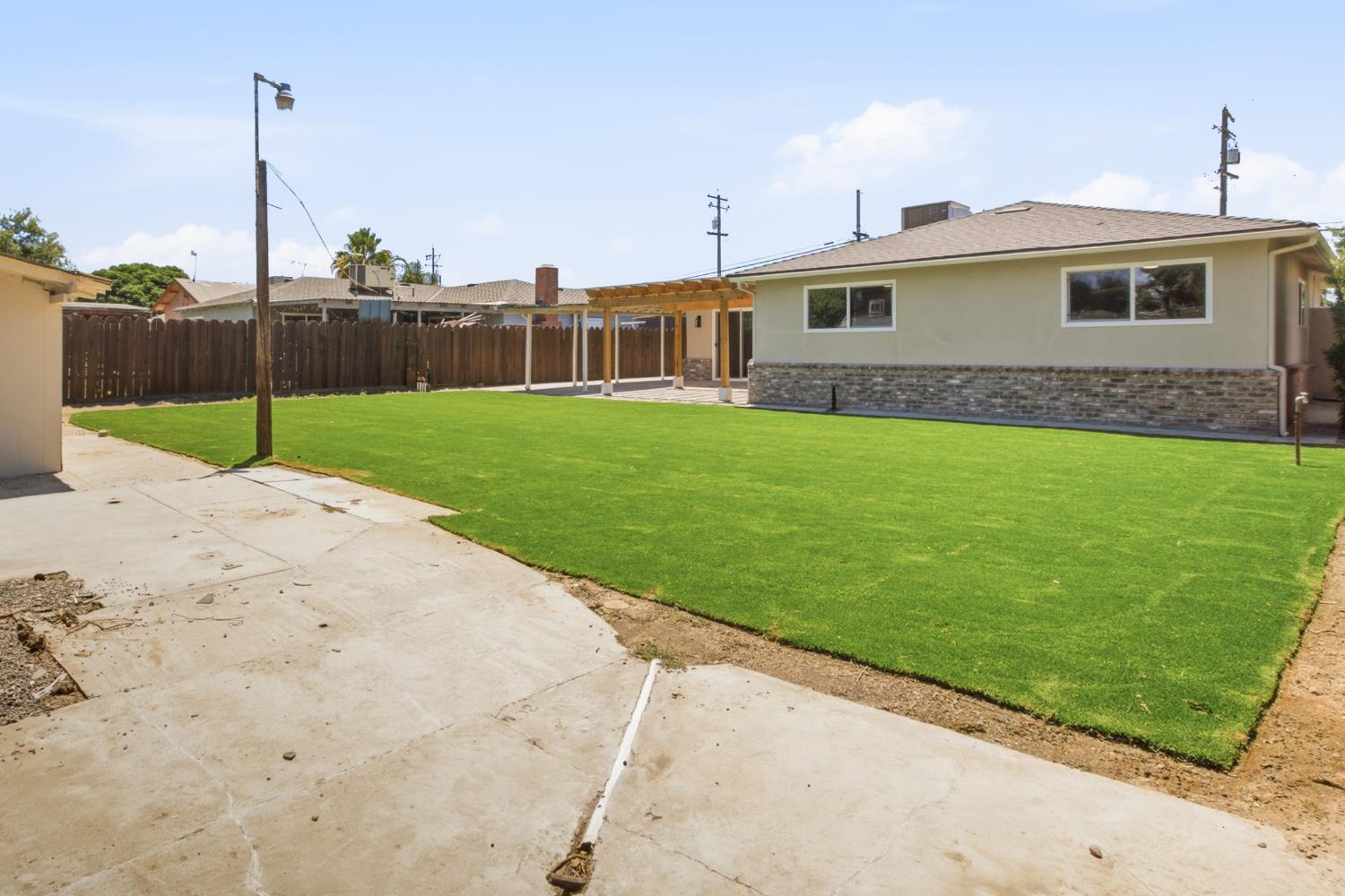 641 Kern St, Kingsburg, CA 93631