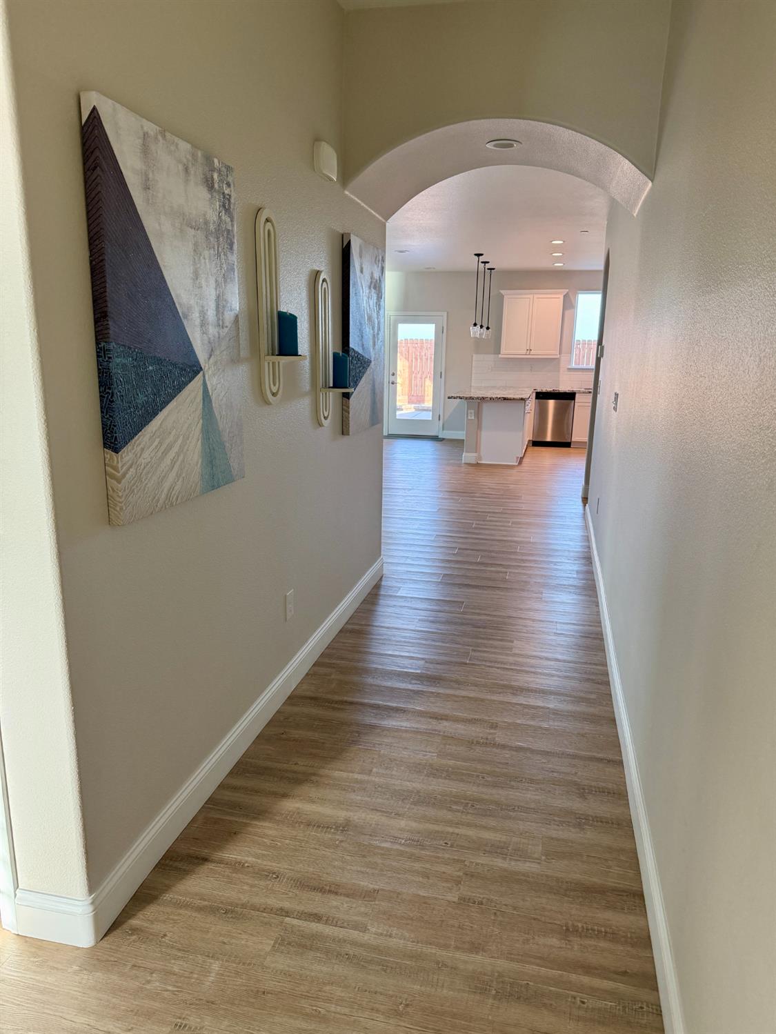 182 N Almond Ave, Kerman, CA 93630