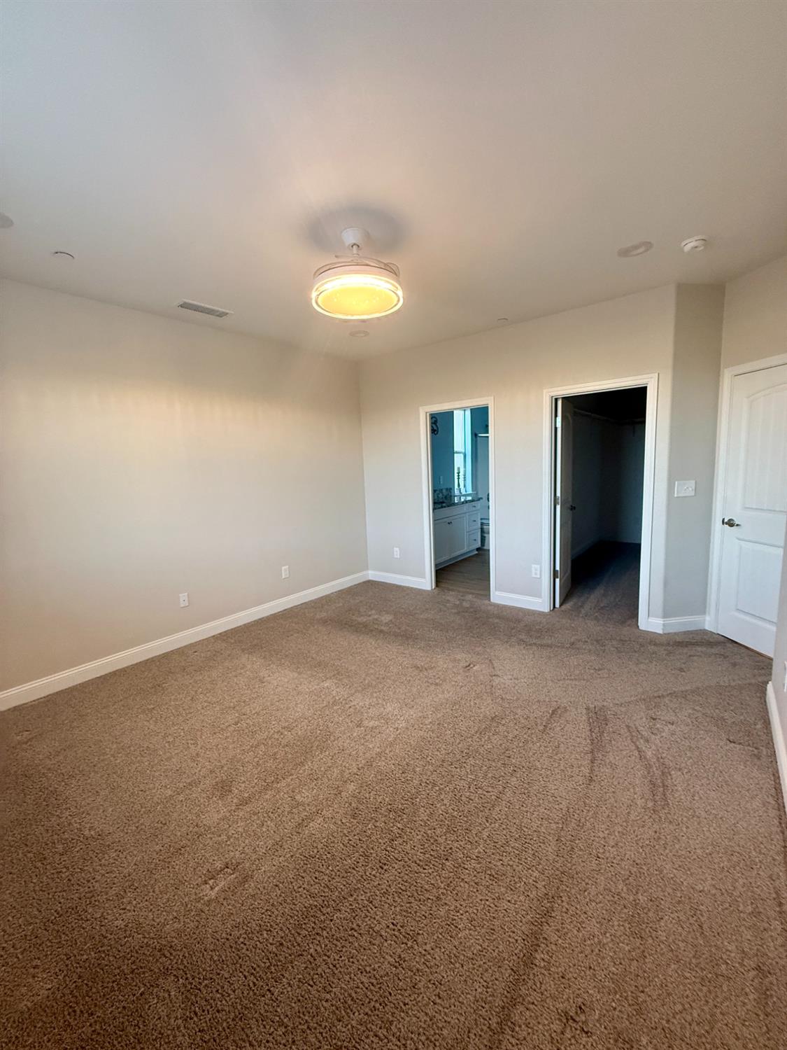 182 N Almond Ave, Kerman, CA 93630