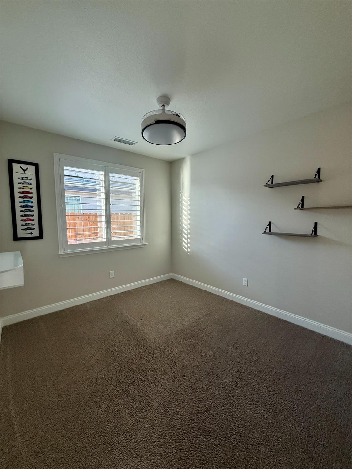 182 N Almond Ave, Kerman, CA 93630
