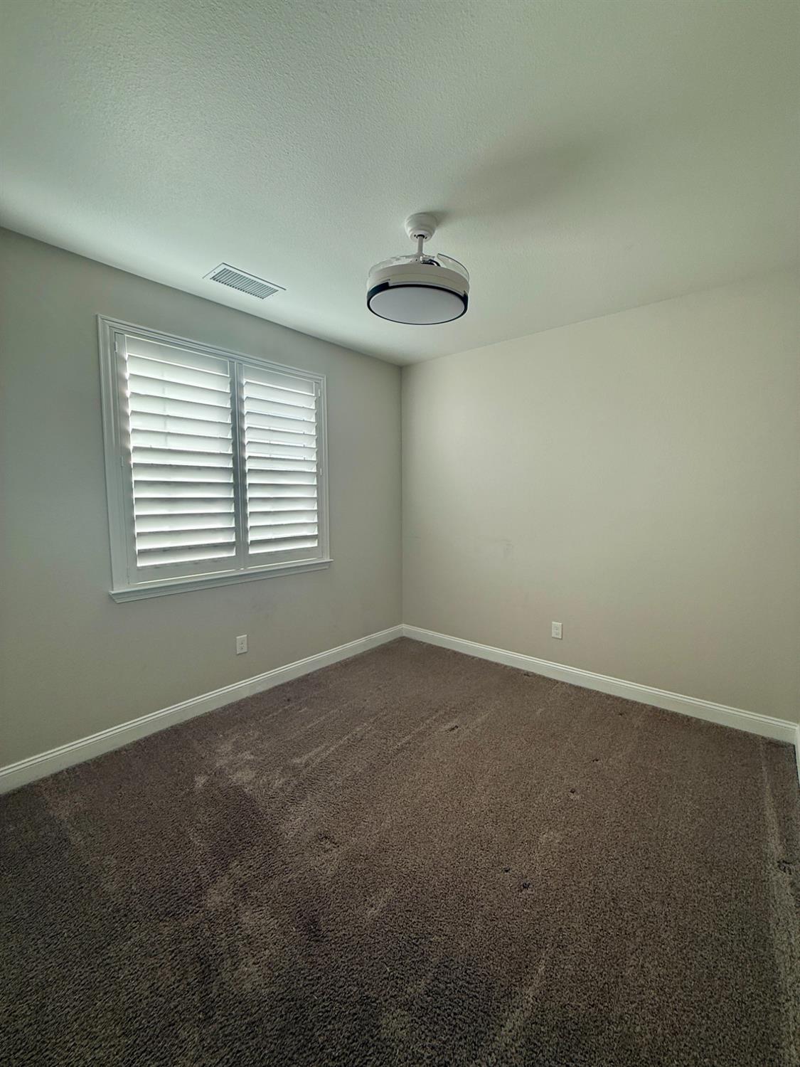 182 N Almond Ave, Kerman, CA 93630