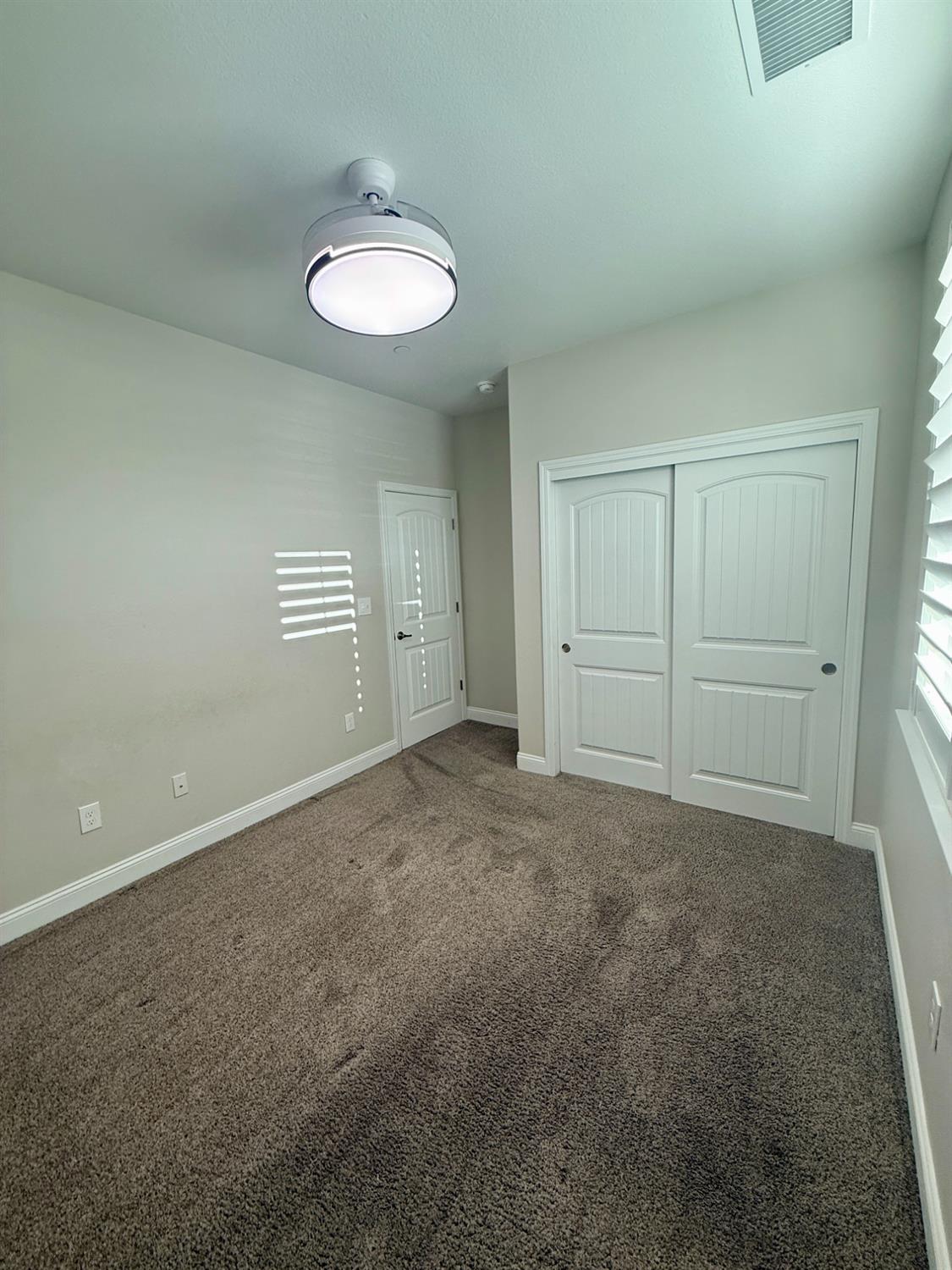 182 N Almond Ave, Kerman, CA 93630