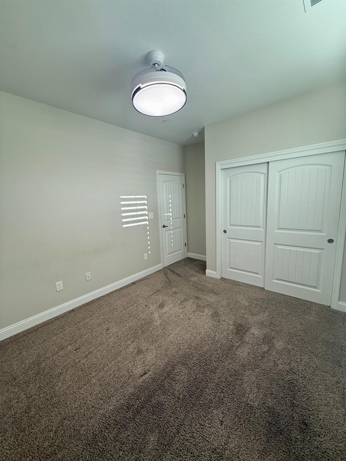 182 N Almond Ave, Kerman, CA 93630