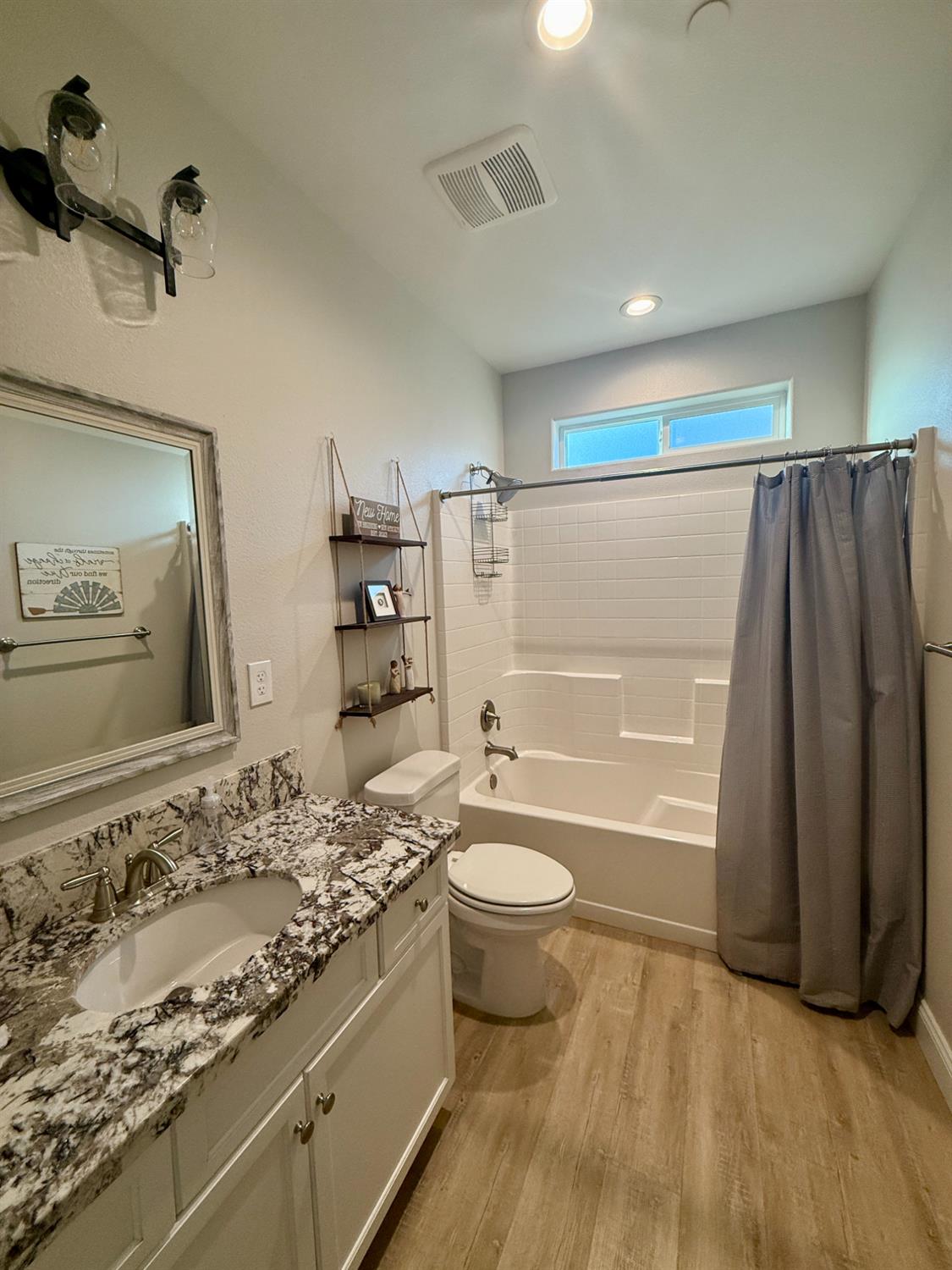 182 N Almond Ave, Kerman, CA 93630