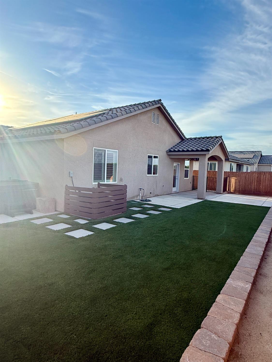 182 N Almond Ave, Kerman, CA 93630