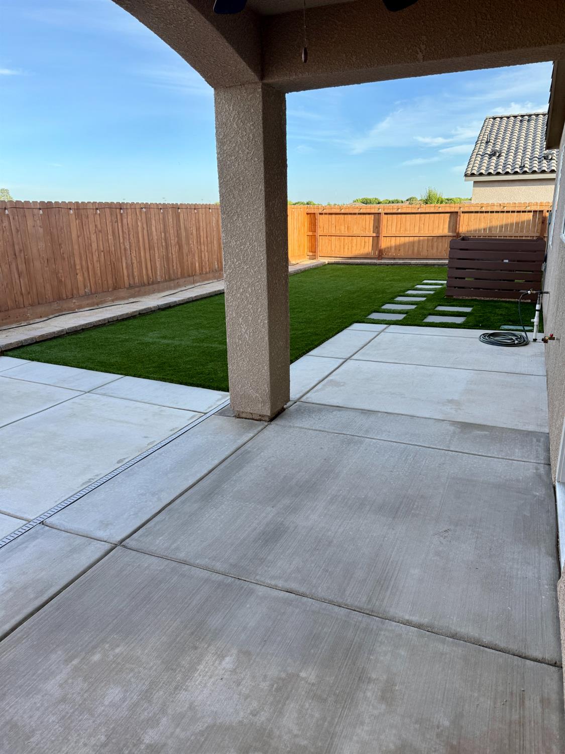 182 N Almond Ave, Kerman, CA 93630
