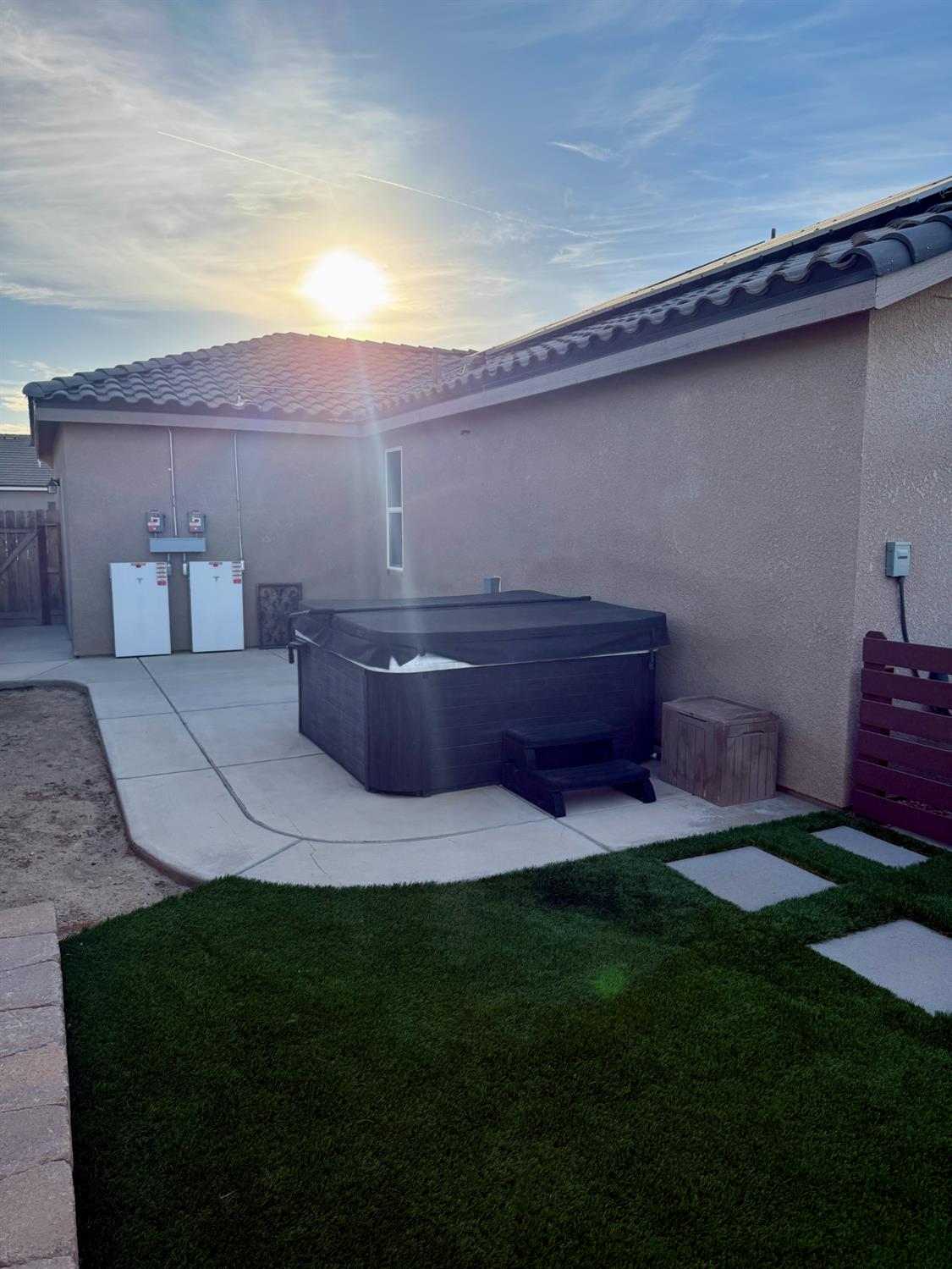 182 N Almond Ave, Kerman, CA 93630