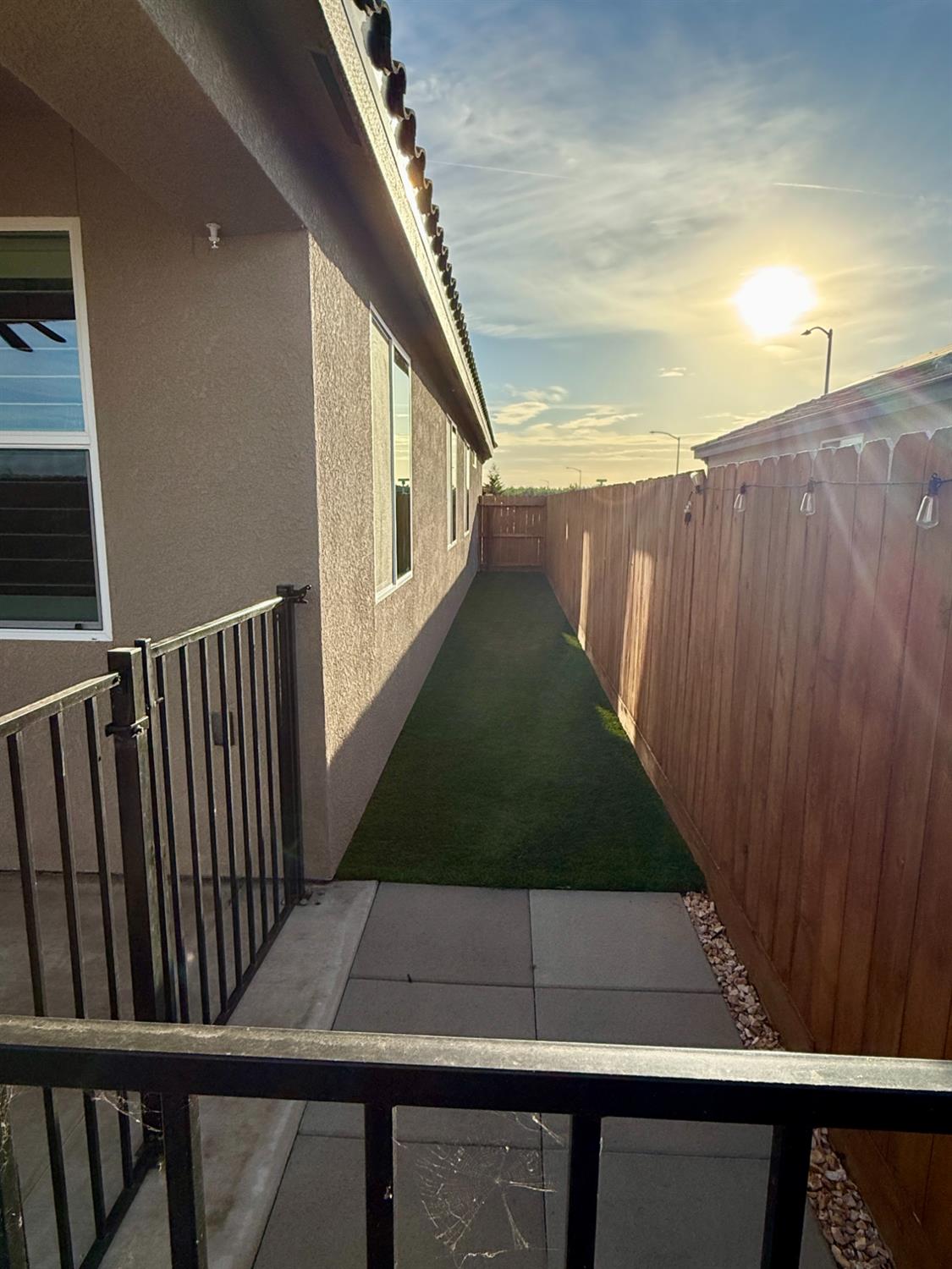 182 N Almond Ave, Kerman, CA 93630
