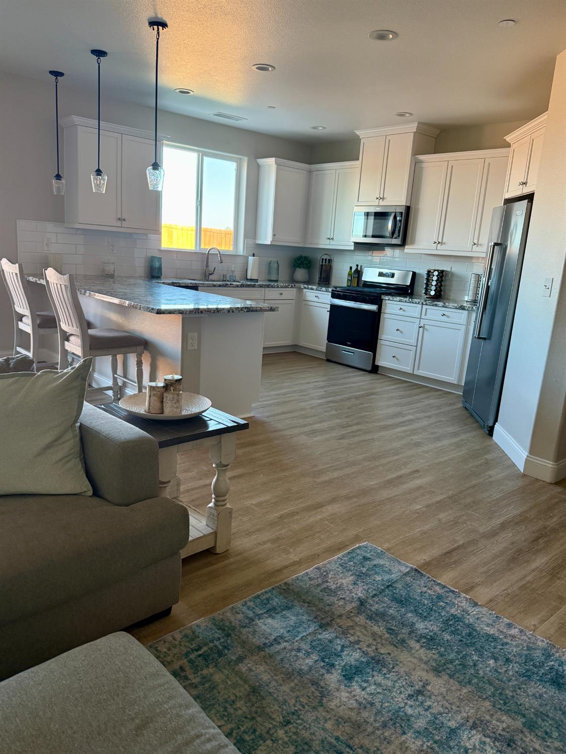 182 N Almond Ave, Kerman, CA 93630