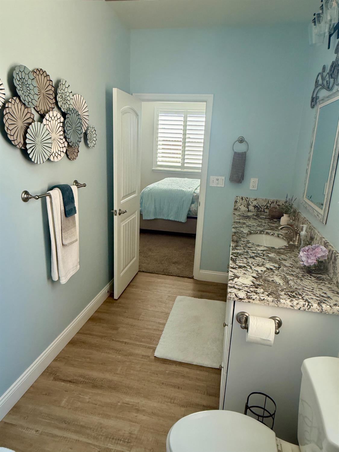 182 N Almond Ave, Kerman, CA 93630